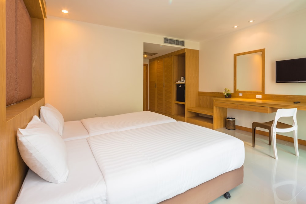 Sungthong Kamala Beach Resort