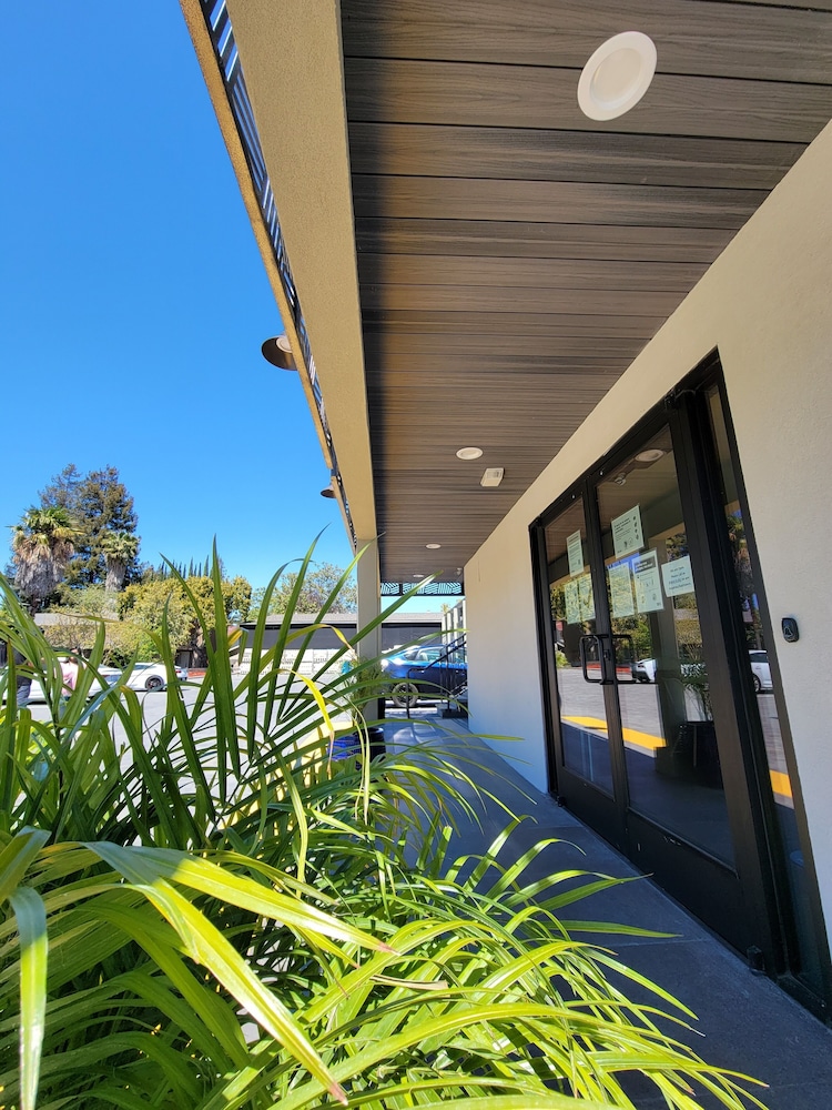 Signature Inn Santa Clara