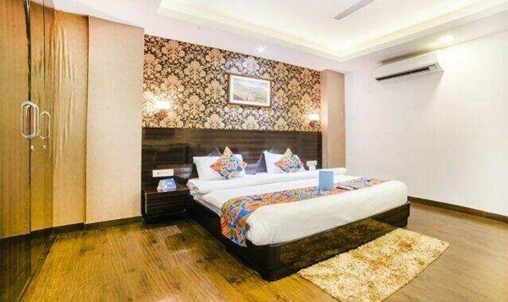 FabHotel Galaxy