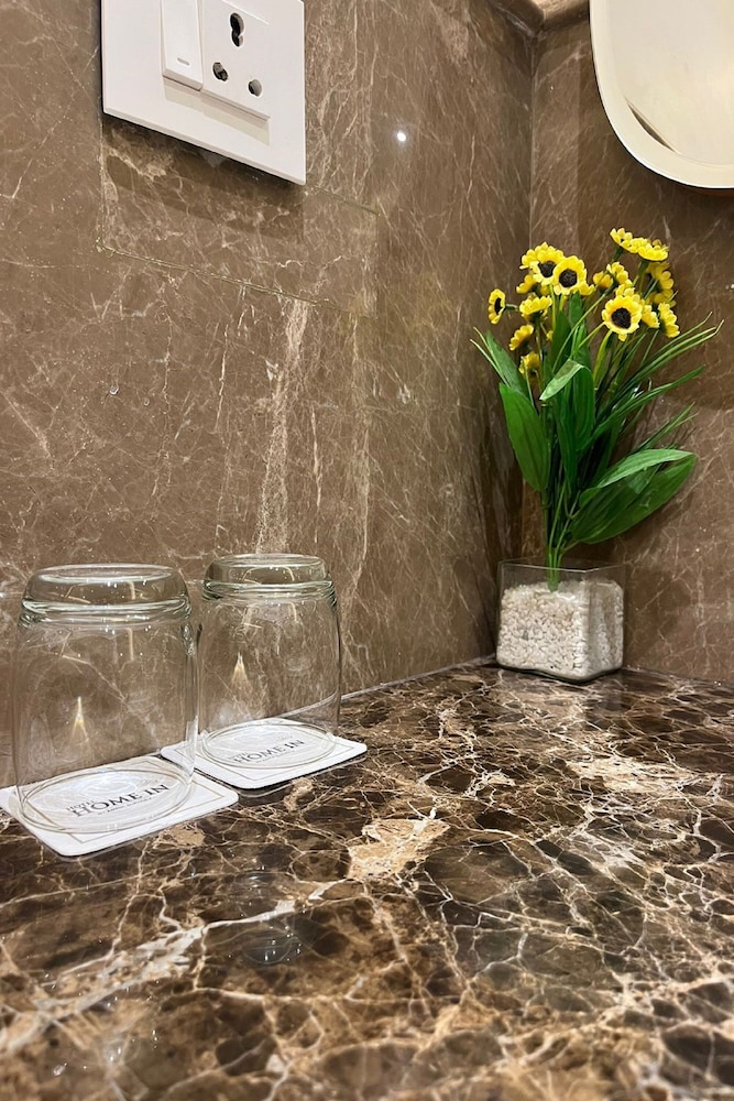 Hotel Home In Amrik