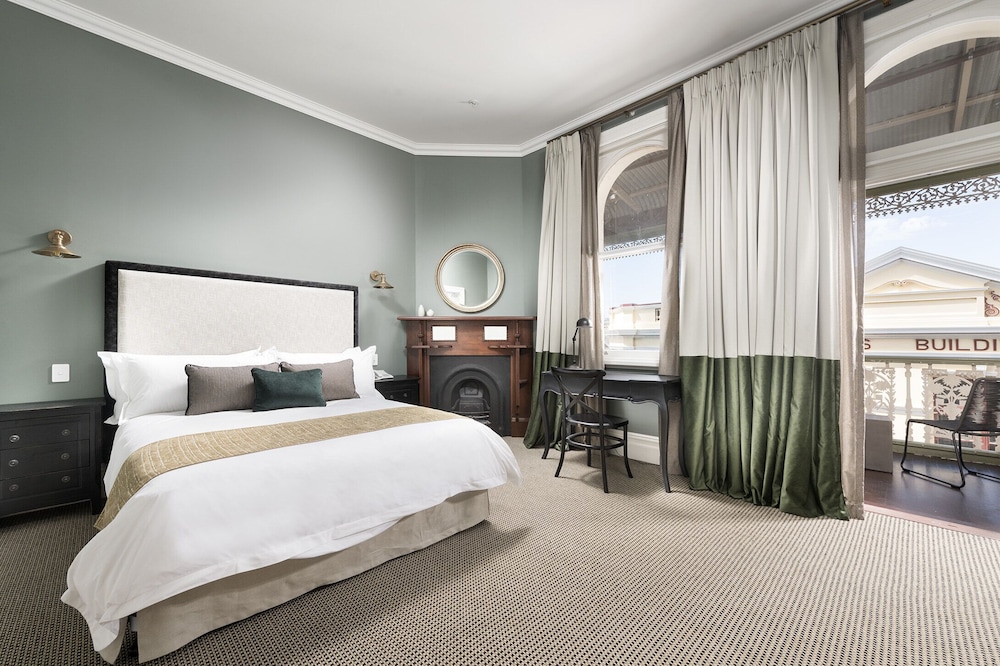 The National Hotel