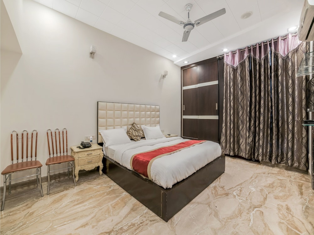 OYO 14231 Santosh Residency