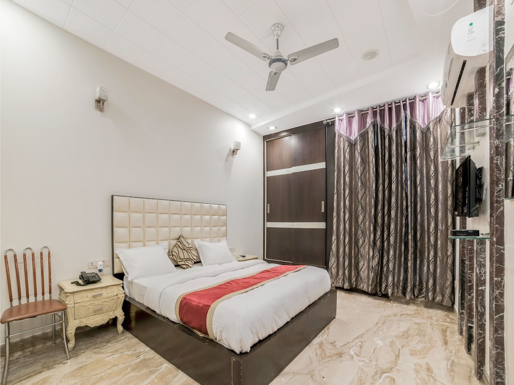 OYO 14231 Santosh Residency
