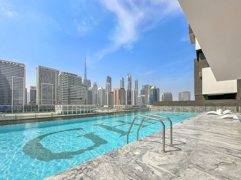 WelHome - Contemporary 1BR in Binghatti Canal & Burj Views