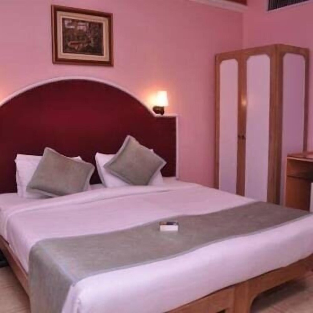 Capital O 68862 Hotel Samrat International