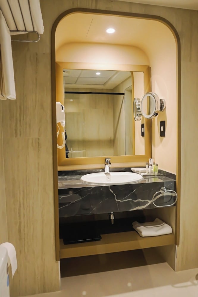 Sheraton Khalidiya Hotel