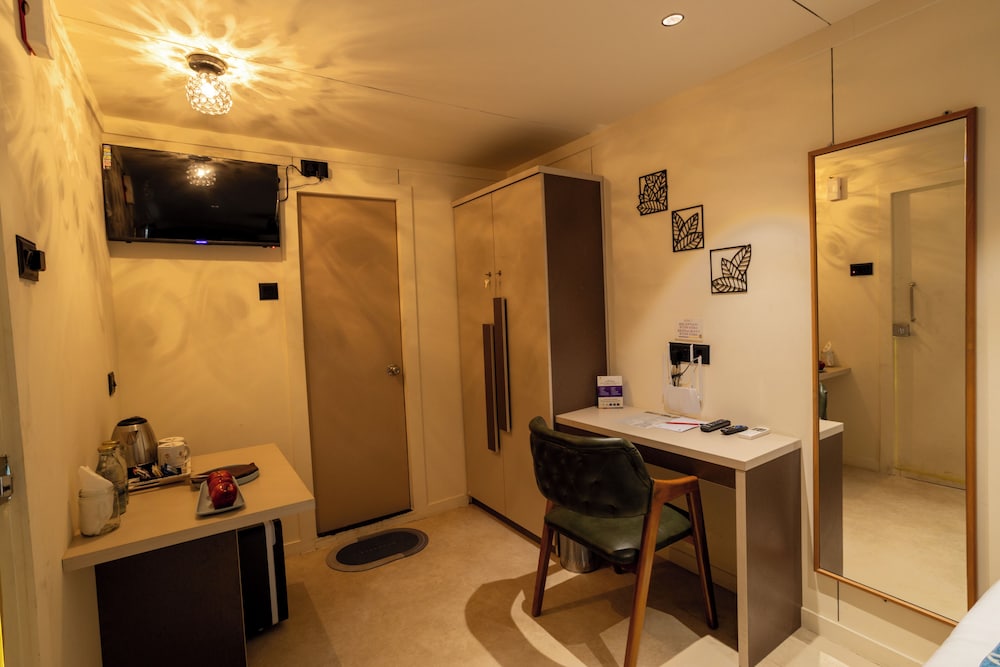 Click Hotel Mundra