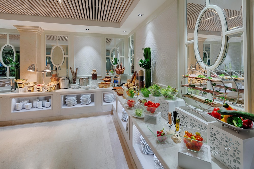 Au Lac Charner Hotel