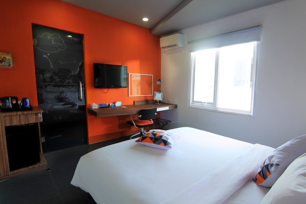 Berry Biz Hotel