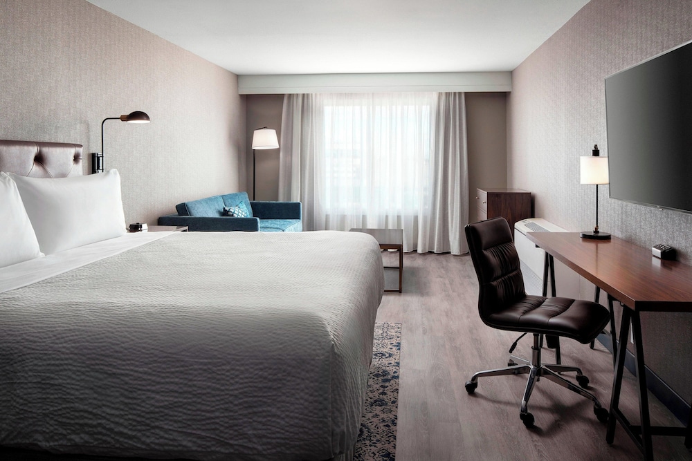 Four Points by Sheraton Hotel & Suites San Francisco Airport