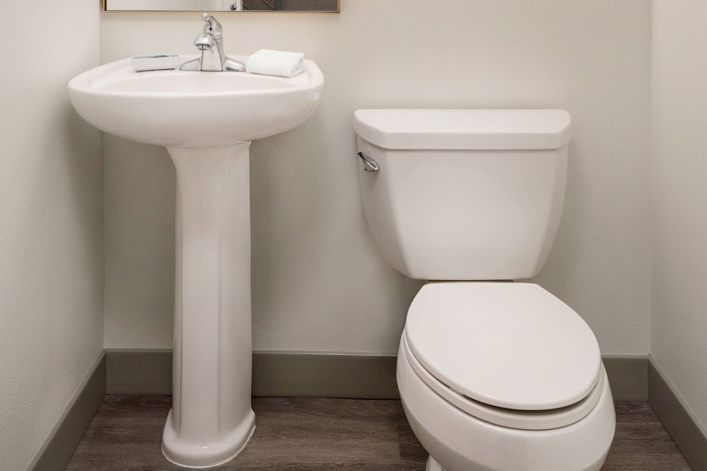 Four Points by Sheraton Hotel & Suites San Francisco Airport