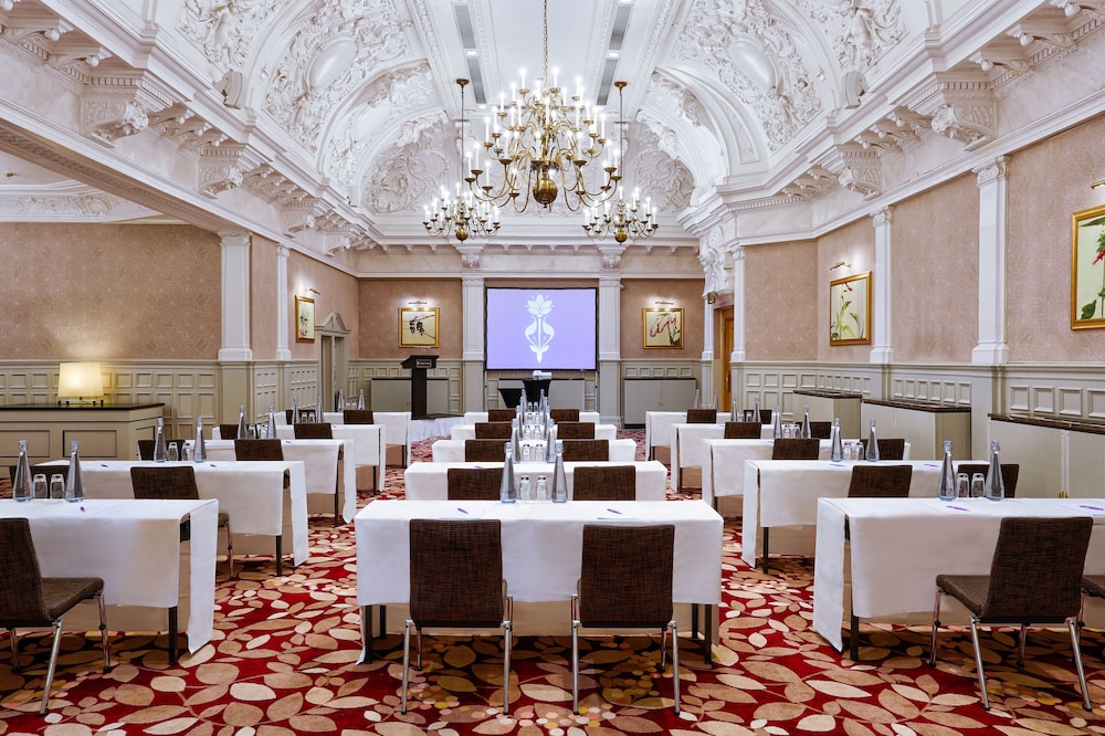 St. Ermins Hotel, Autograph Collection