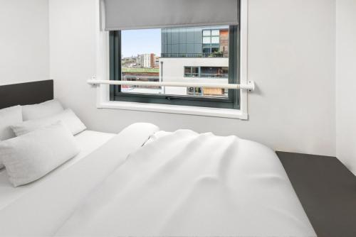 Modern Studios and Private Bedrooms with Shared Kitchen at Chapter Islington in London