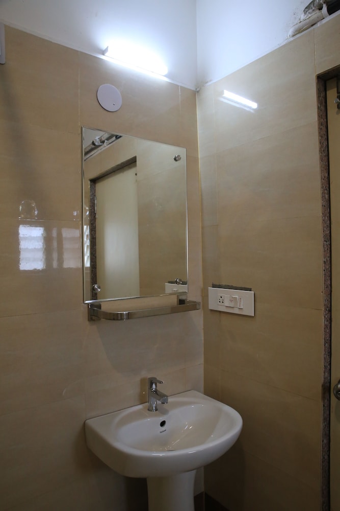 Hotel Kumud Plaza