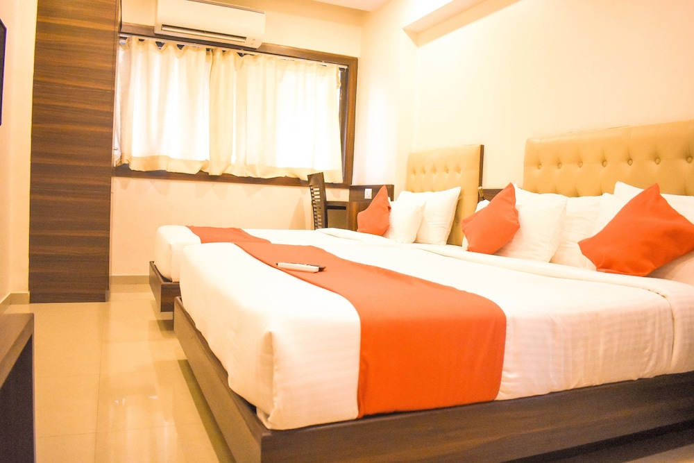 Hotel Mumbai International, Airport
