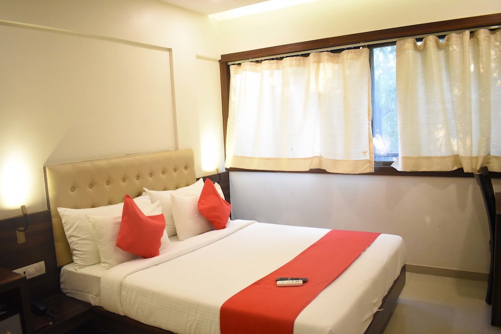 Hotel Mumbai International, Airport