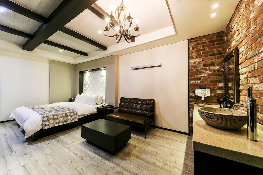 Elga Hotel