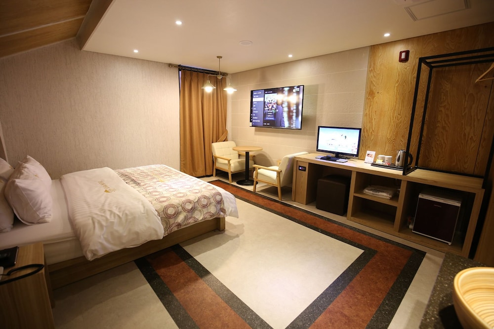 Elga Hotel