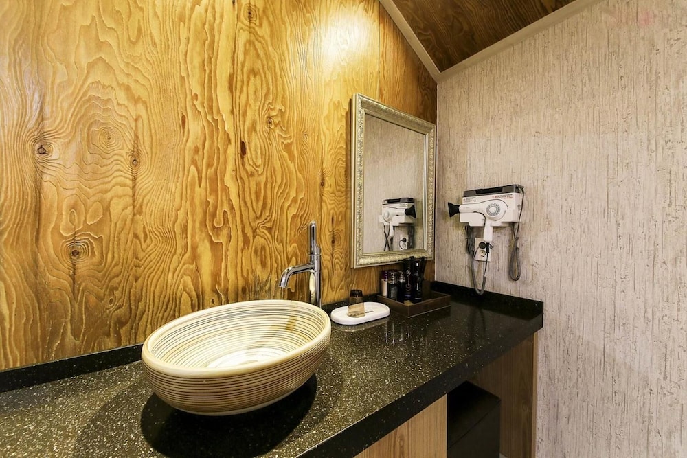 Elga Hotel