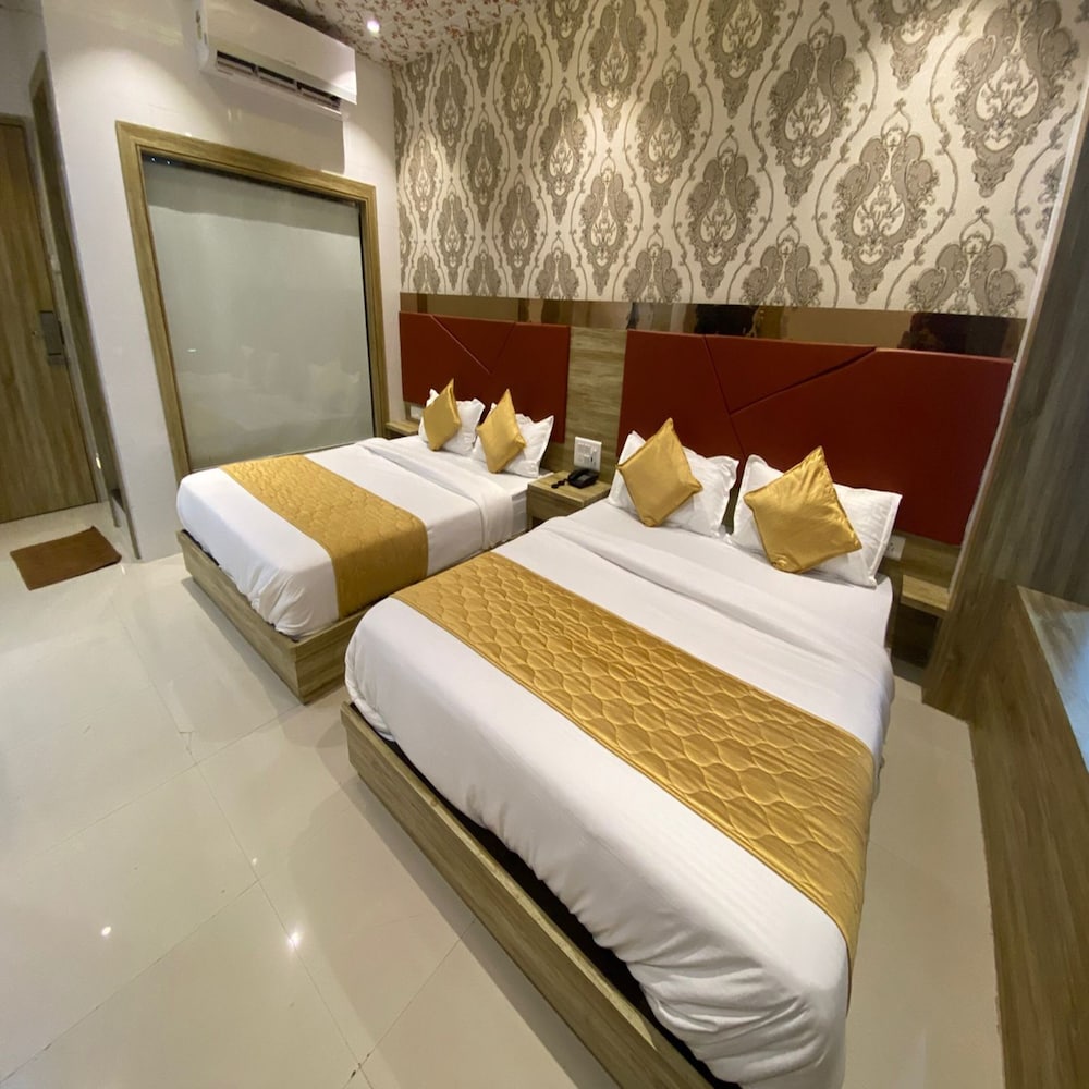 HOTEL BKC CROWN - NEAR TRADE CENTRE