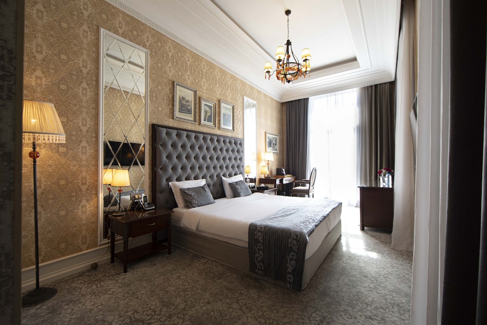 Sapphire City Hotel