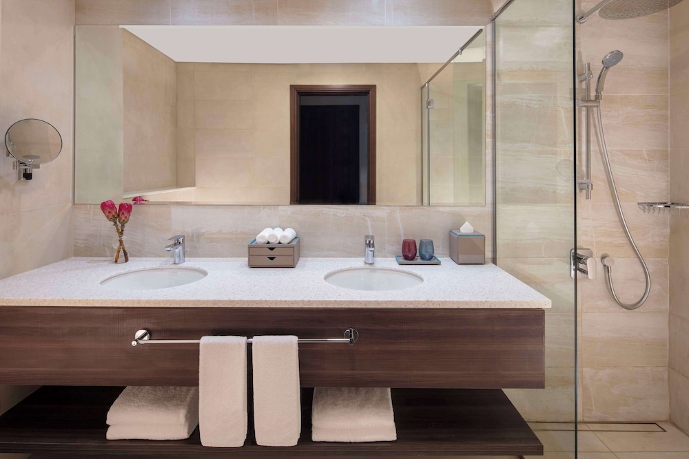 Avani Plus Palm View Dubai Hotel & Suites