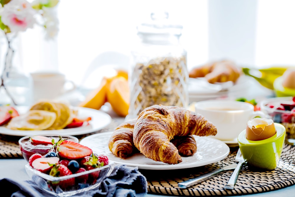Avani Plus Palm View Dubai Hotel & Suites
