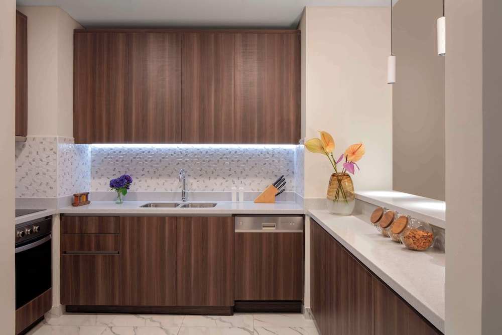 Avani Plus Palm View Dubai Hotel & Suites