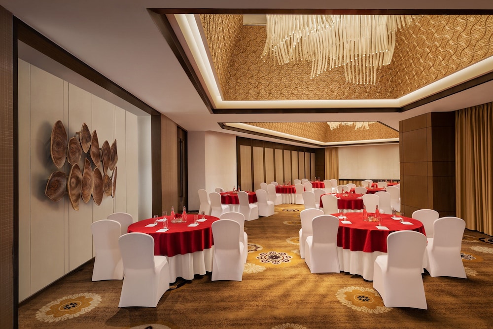 Courtyard by Marriott Gurugram Downtown
