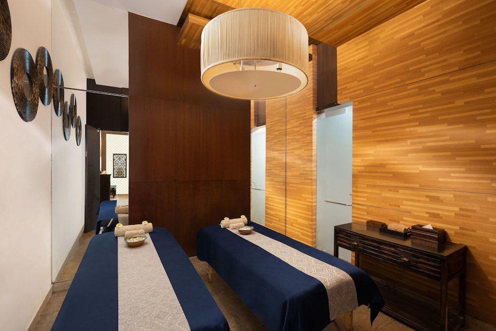 Courtyard by Marriott Gurugram Downtown