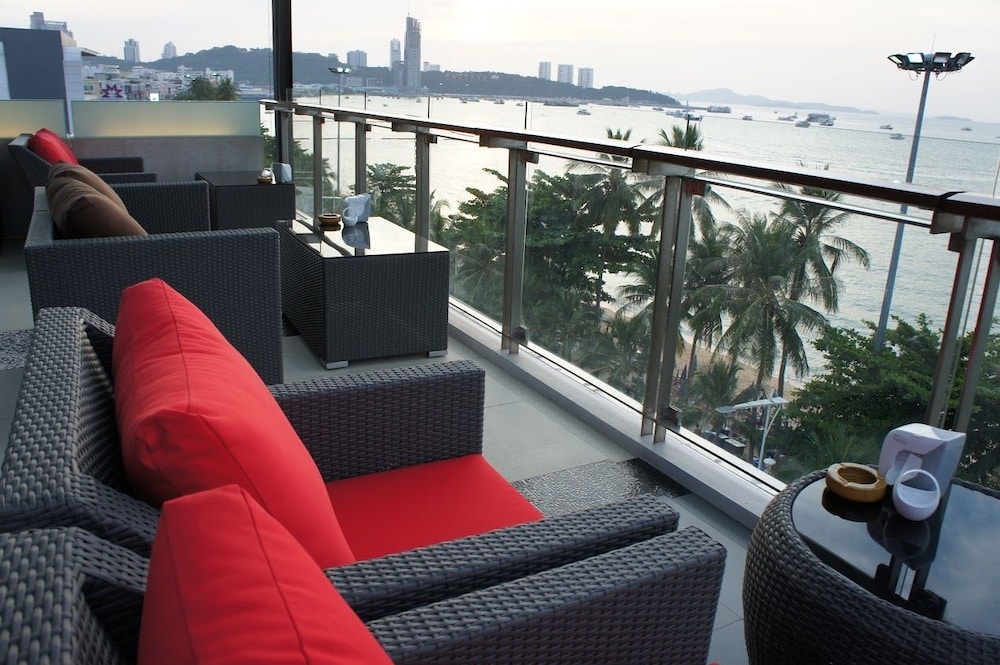 Serenotel Pattaya Beach Front