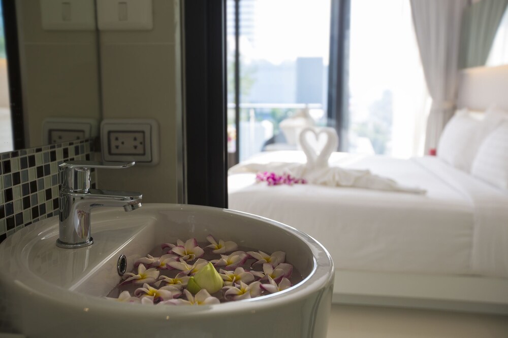 Serenotel Pattaya Beach Front