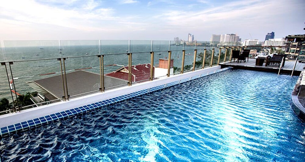 Serenotel Pattaya Beach Front