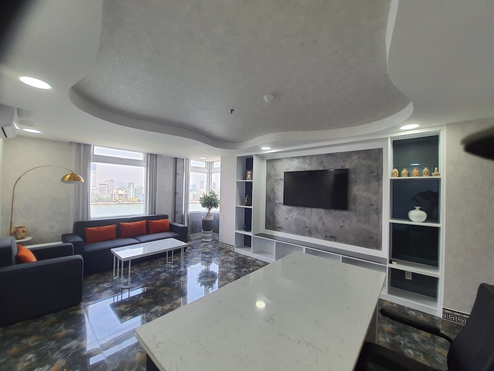 Kay Hotel Danang - Near Dragon Bridge