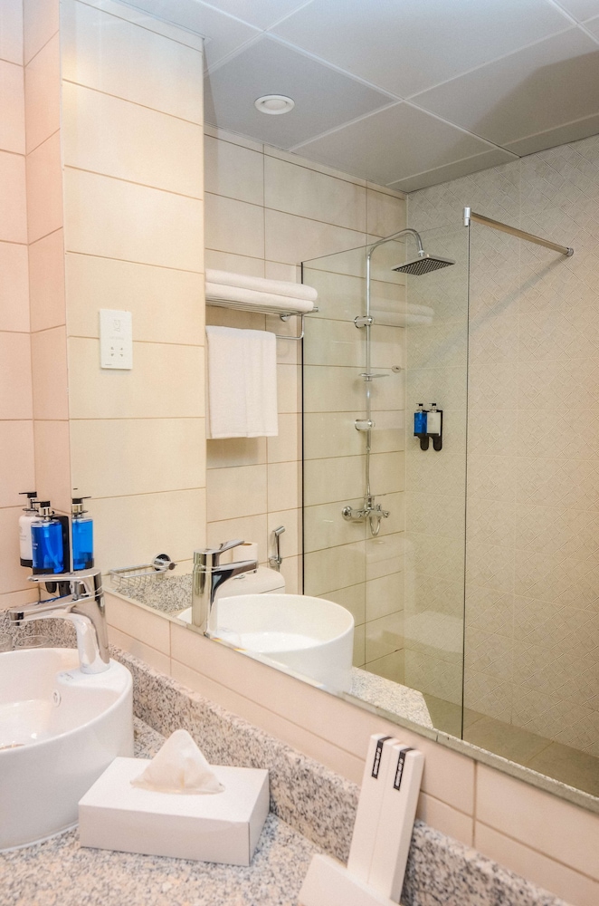 VOGO Grand Hotel formerly Best Western Plus Academic City
