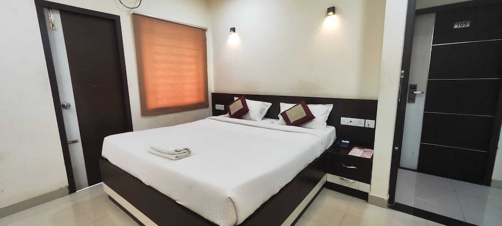 STAYZ INN TNAGAR
