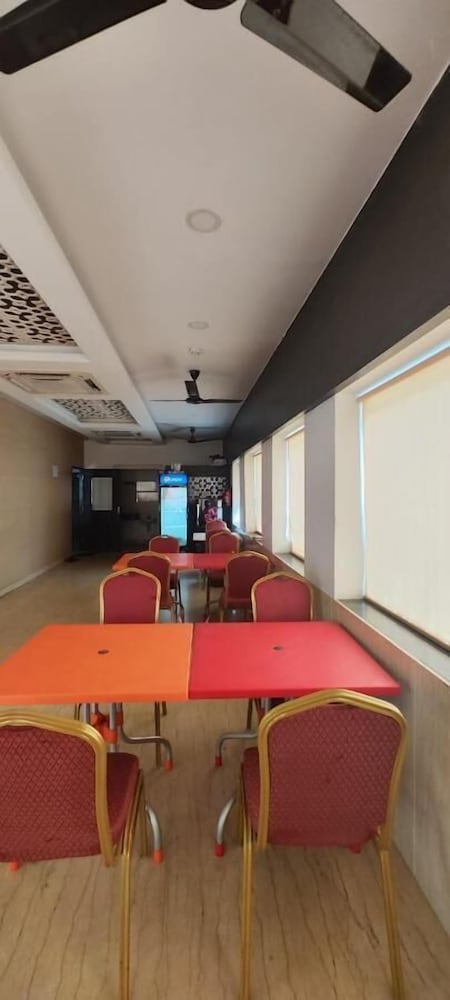 STAYZ INN TNAGAR