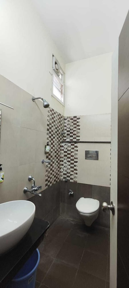 STAYZ INN TNAGAR