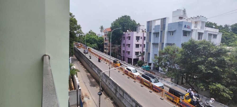 STAYZ INN TNAGAR