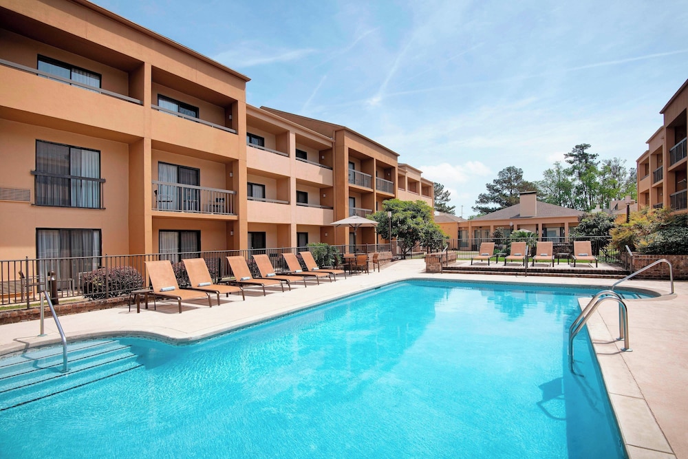 Courtyard by Marriott Savannah Midtown