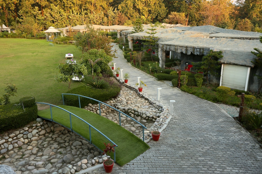 Brys Caves - 5 Star Luxury Jungle Resort