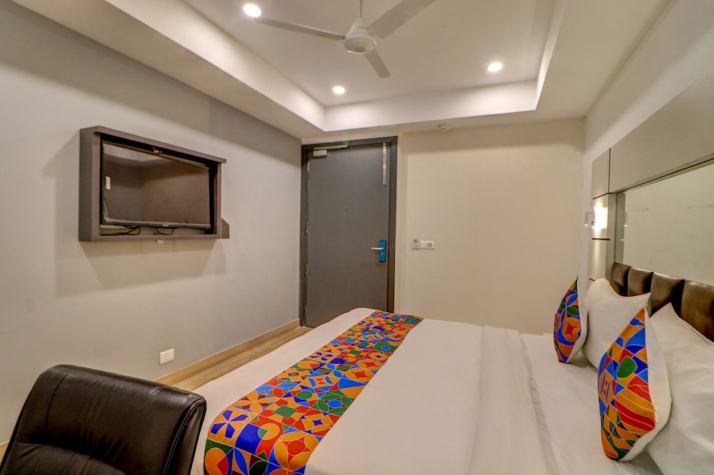  FabHotel Kirti Nagar