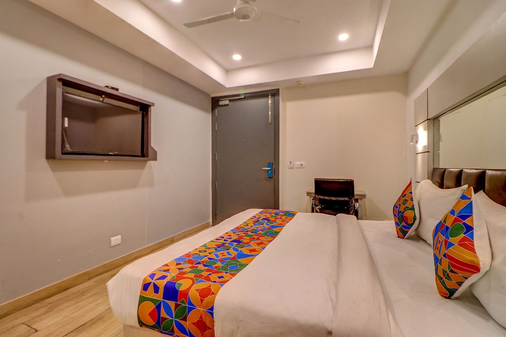  FabHotel Kirti Nagar