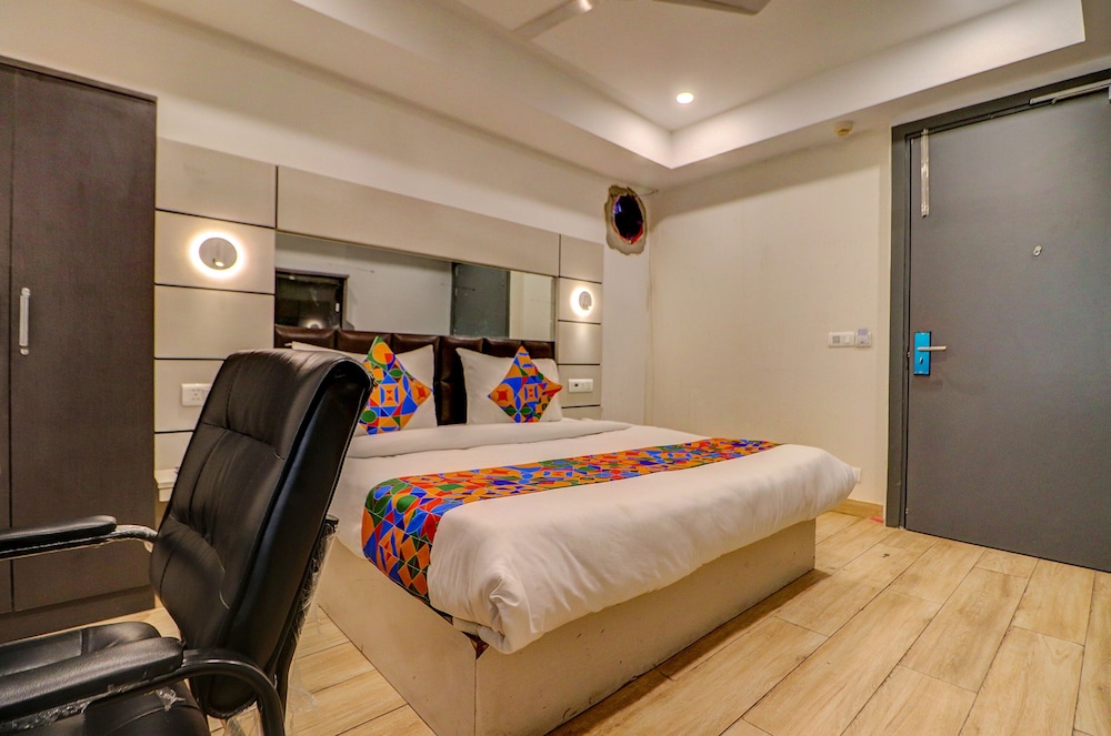  FabHotel Kirti Nagar