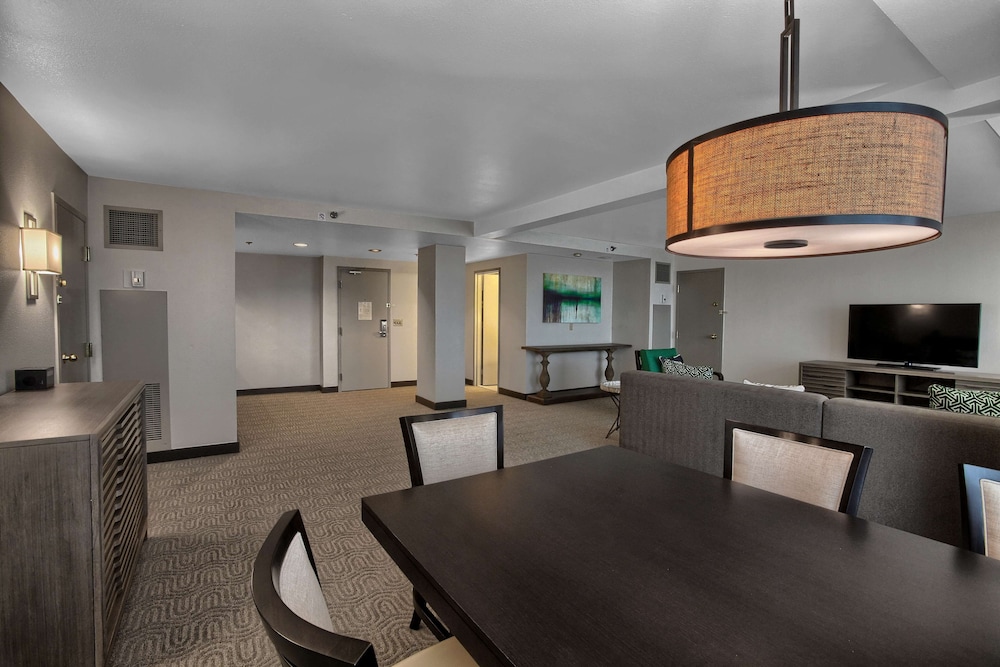 DoubleTree by Hilton at the Entrance to Universal Orlando