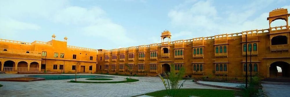 Desert Tulip Hotel & Resort