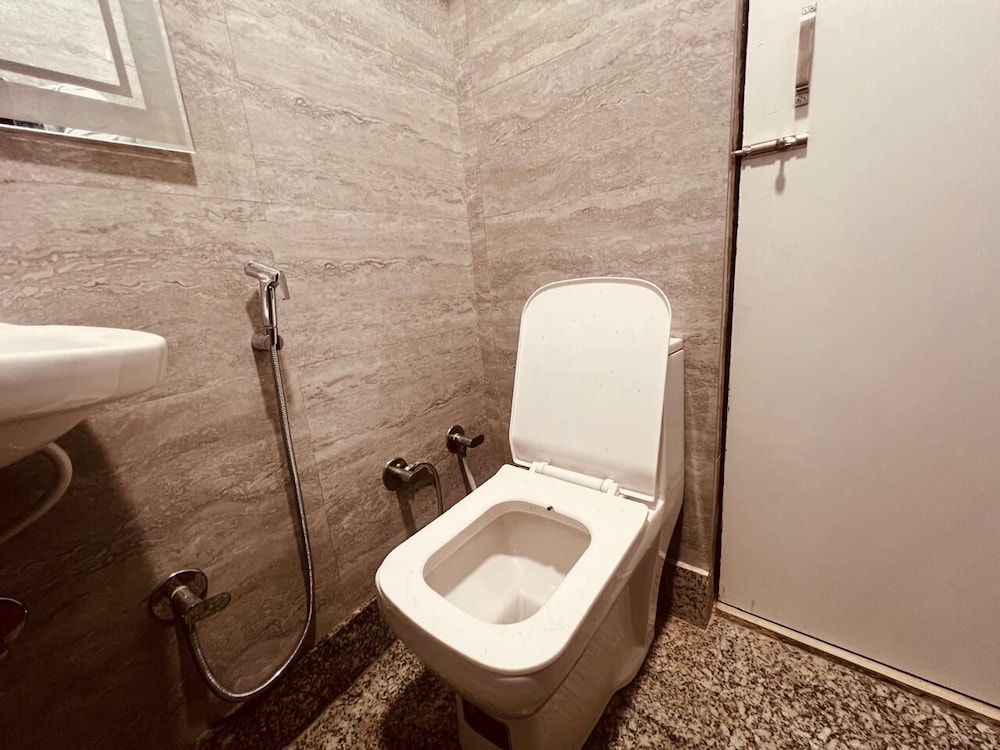 Hotel Metro View Near Adarsh Nagar  Metro Station