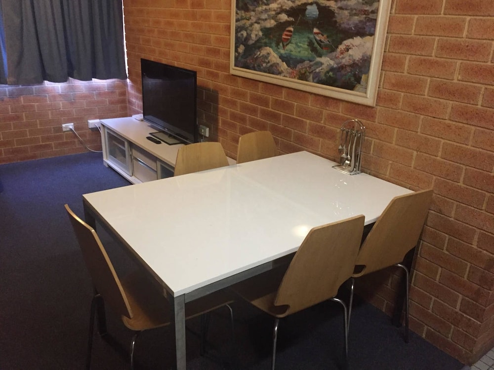 Inner City Apartments Hotel