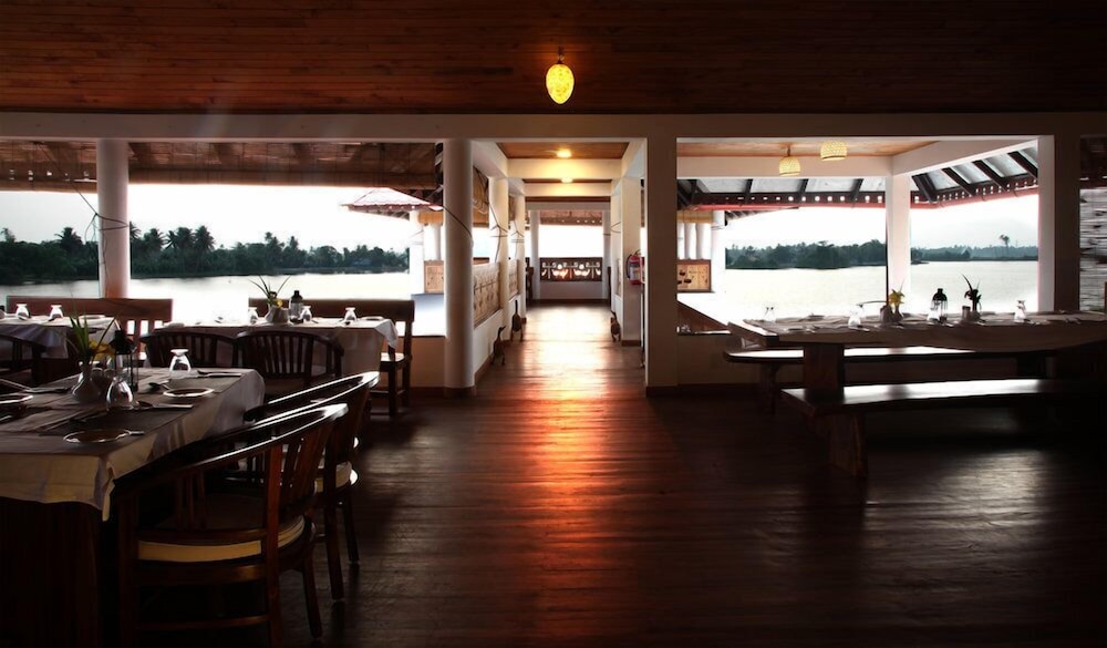Paloma backwater Resort