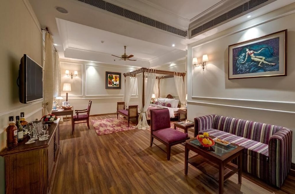 THE ASTOR HOTEL